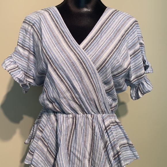 FRANCESCA’S mi ami Faux Wrap Striped Peplum Ruffle Sleeve Linen Beach Top - Picture 2 of 7